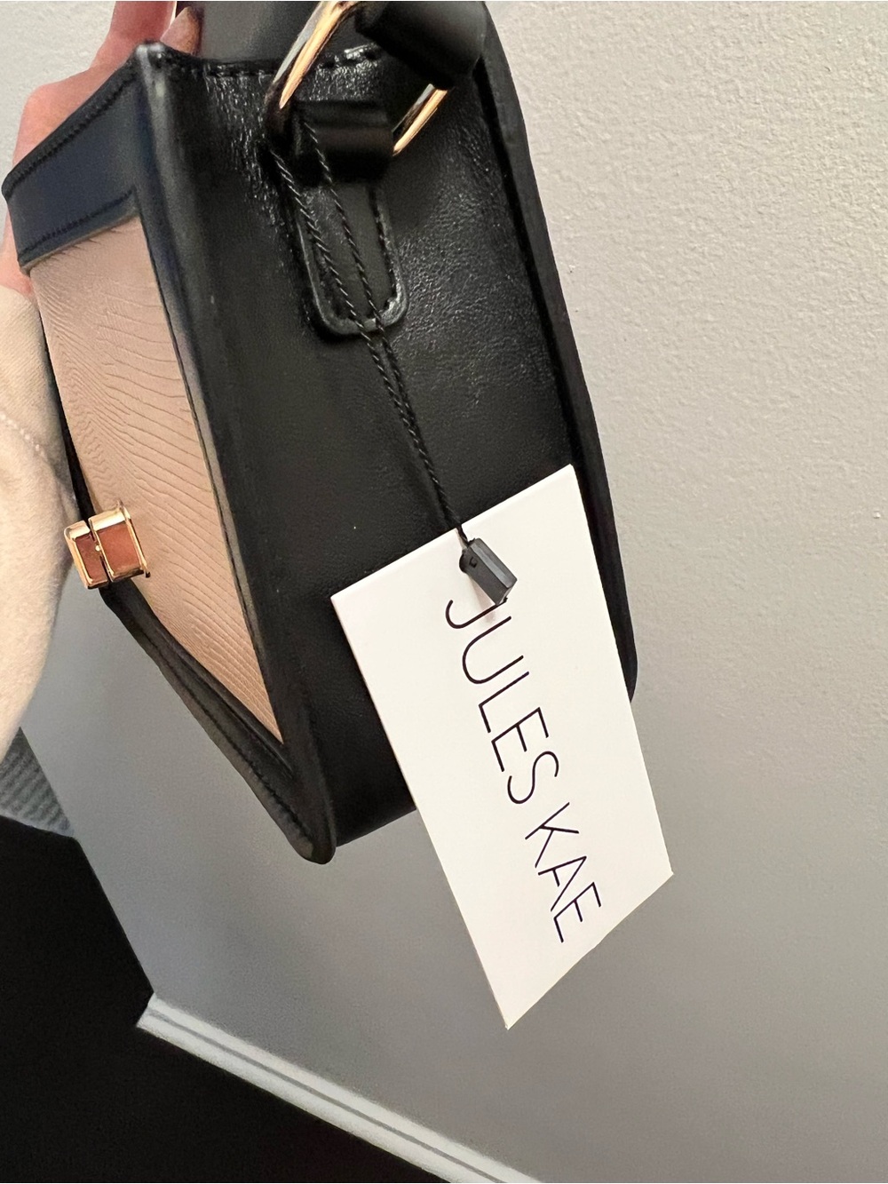 Chic Two-Tone Blush and Black Crossbody Bag with Gold Turn-Lock - Picture 6 of 11